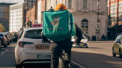 How much does a Deliveroo driver make? UK pay in 2026