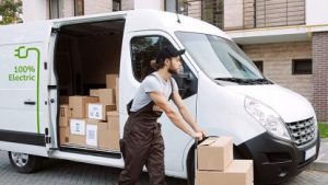 Delivery Weekly Roundup: Weekly Highlights – Issue #4 - man loading van with parcels
